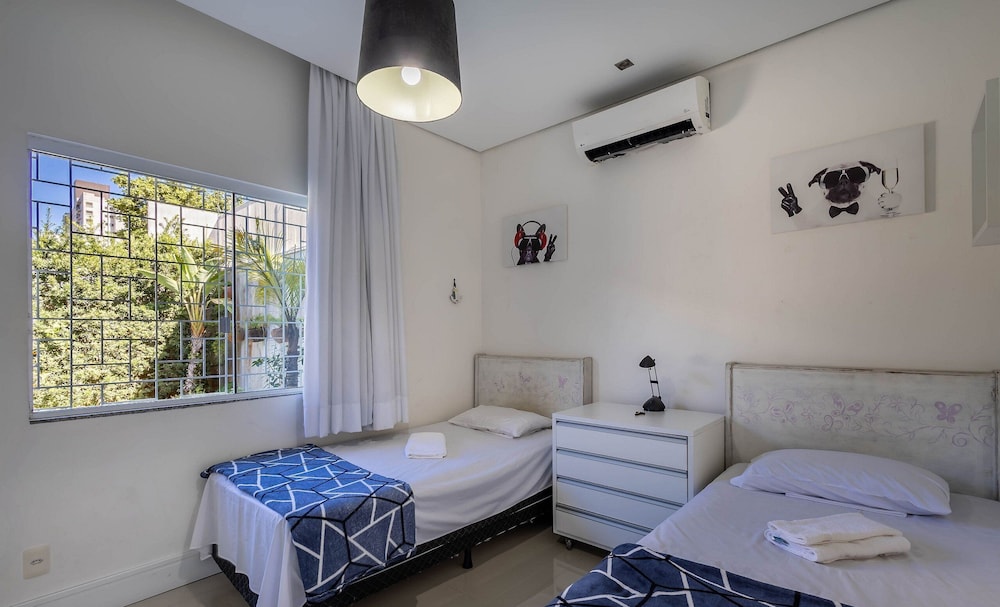 2BR House w/ Pool & BBQ in Penha Tzs210