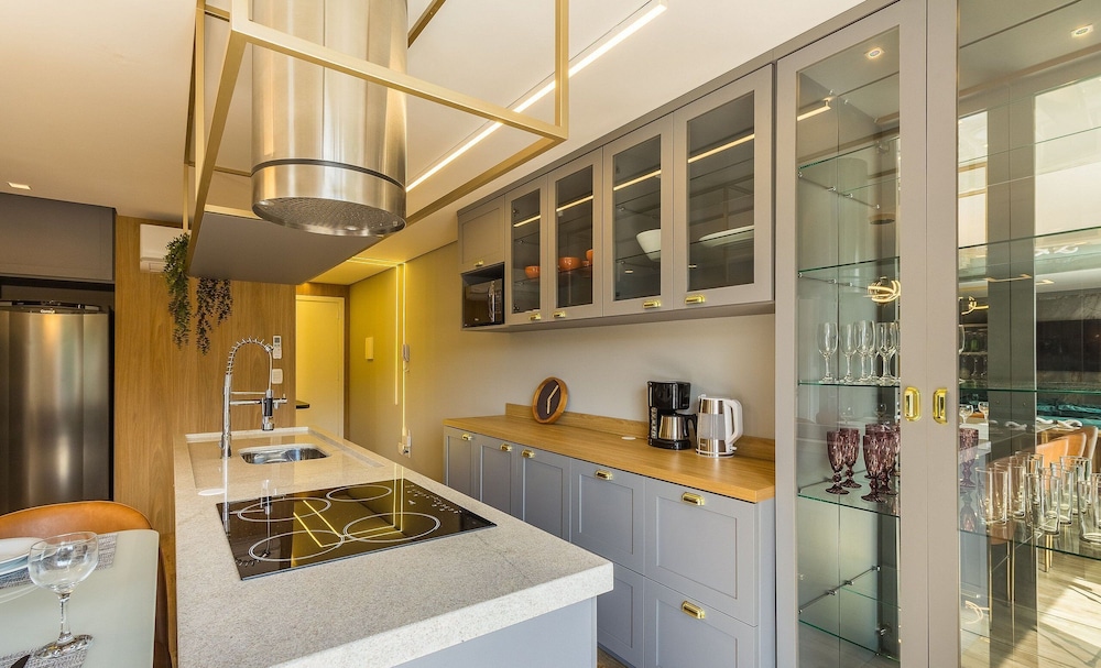 Apartment With 2 Bedrooms and Lake View Rla0201
