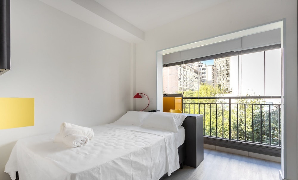 THK - Building With Pool in the Republica Neighborhood in SP