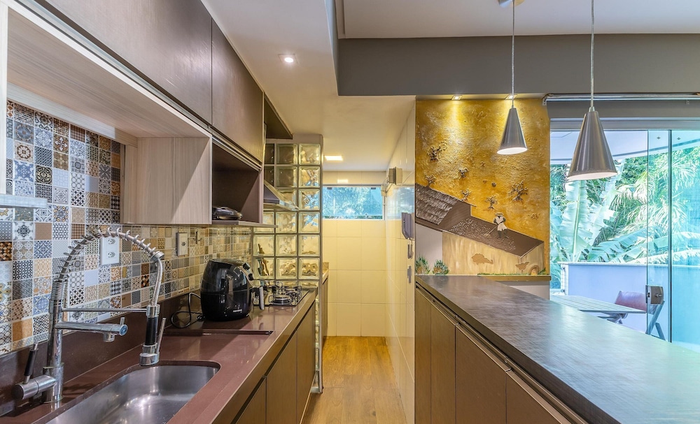 Apt 200 m From the sea in Building w/ Pool Cca0103