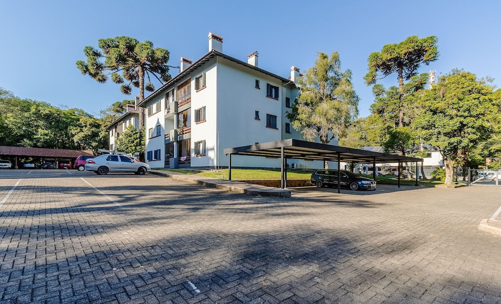 Spacious apt Winternal Fireplace in Gramado Avp105