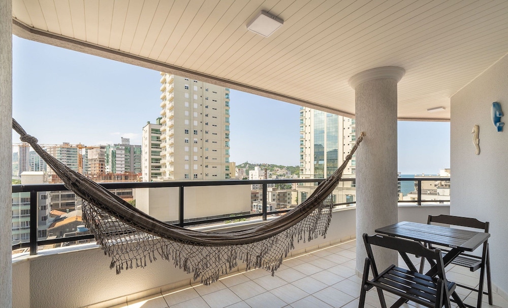 Apt With sea View and Barbecue in Itapema Gbl601