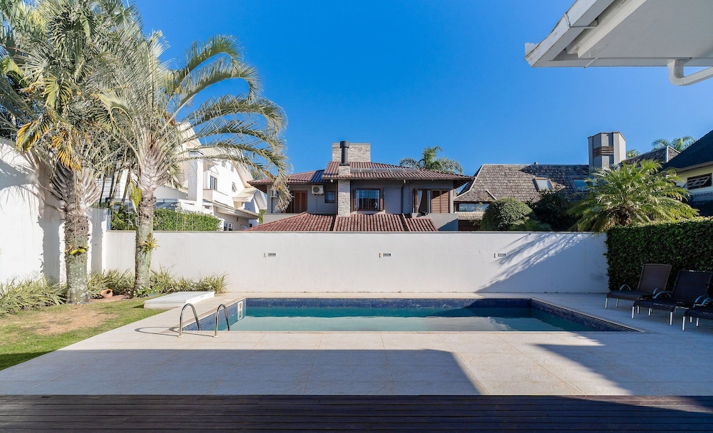 4B House w Pool in Jurere Internacional Mer0671