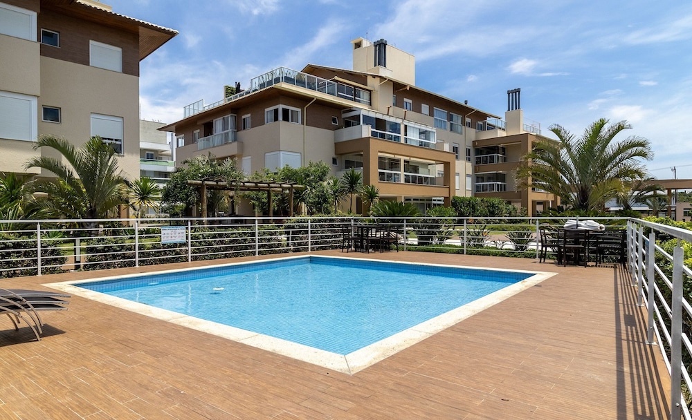 Apto Próx à Praia c/ Piscina e Churrasq. VIC0203