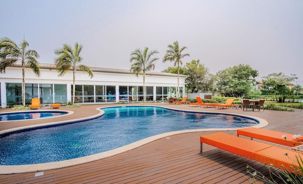 Modern House With Pool Next to Surfland Roi00