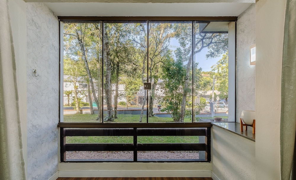Spacious apt Winternal Fireplace in Gramado Avp105