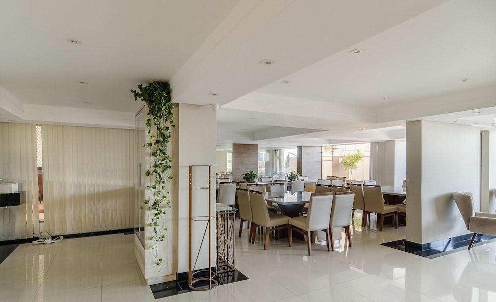 3BR Beachfront apt w/ sea View Cet802