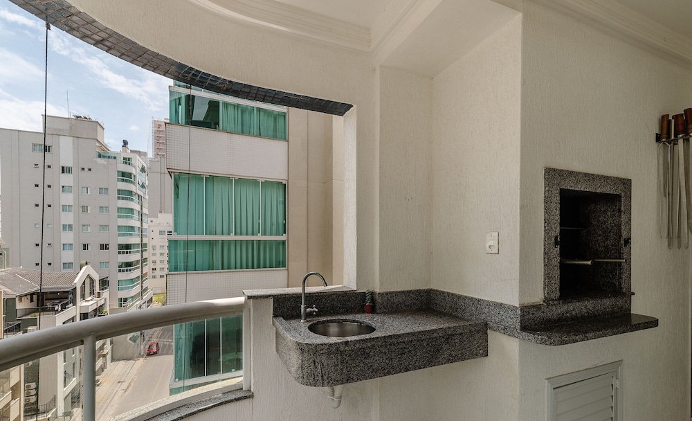 Seaview apt w/ BBQ 50m From Beach Att0602