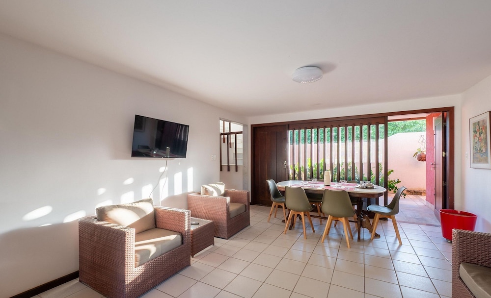 House w/ Pool 200 m From the Beach Pro0003