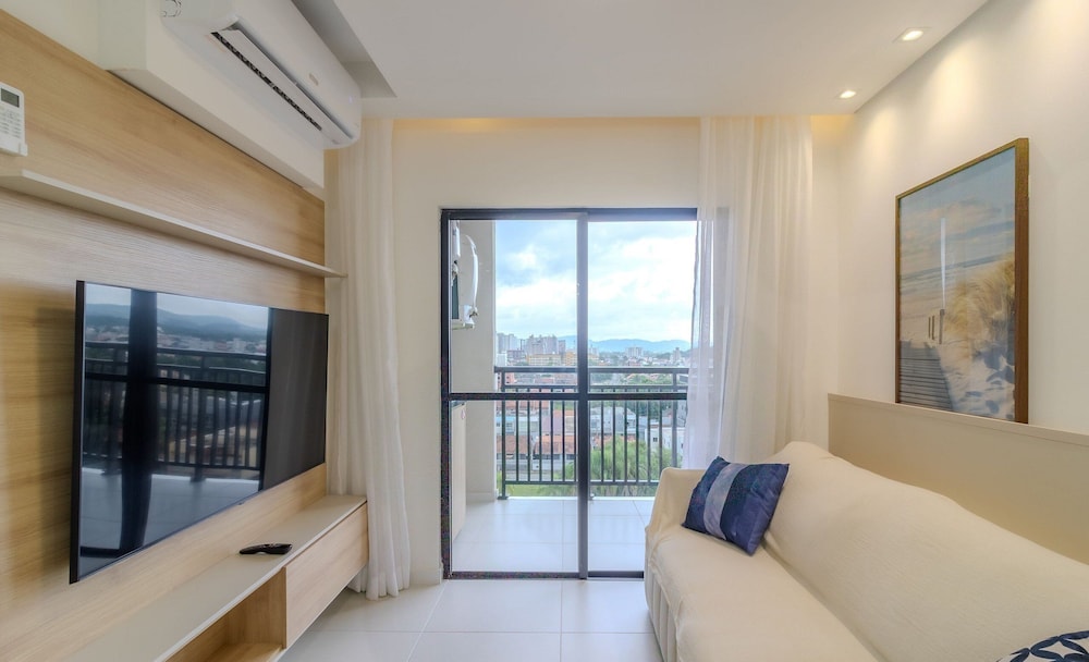 MCB - Apartments With Pool Near the Beach