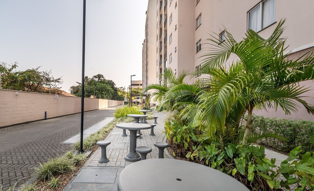 2BR Apt w/ Pool & BBQ 210m - Csi0302