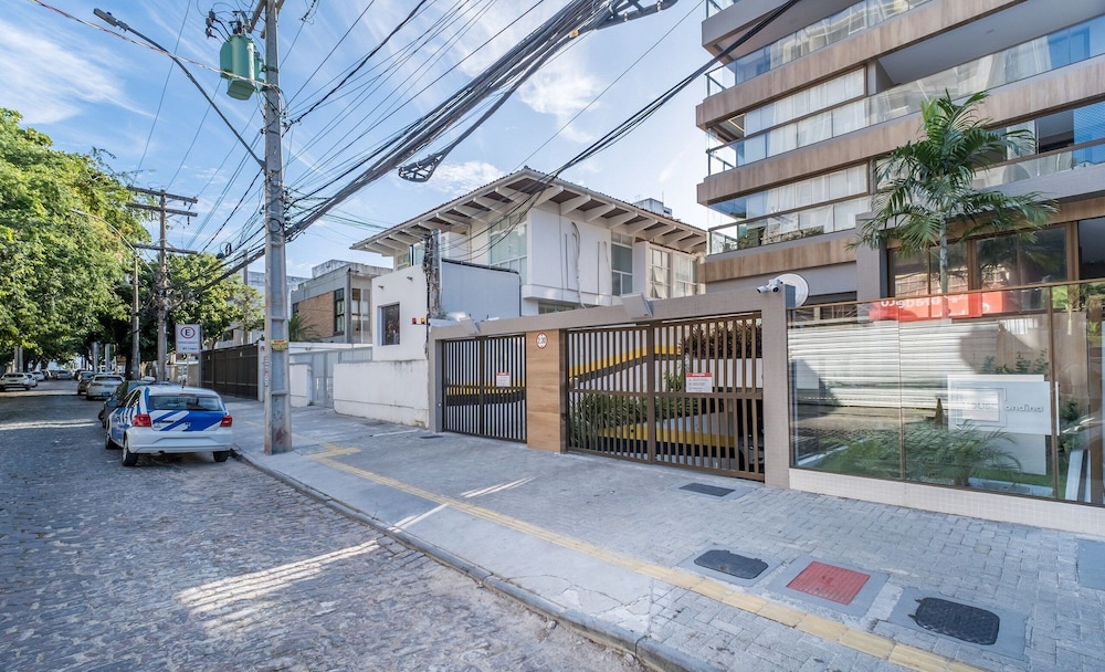 Apartamentos em Prédio c/Academia na Ondina-SSA-HOA