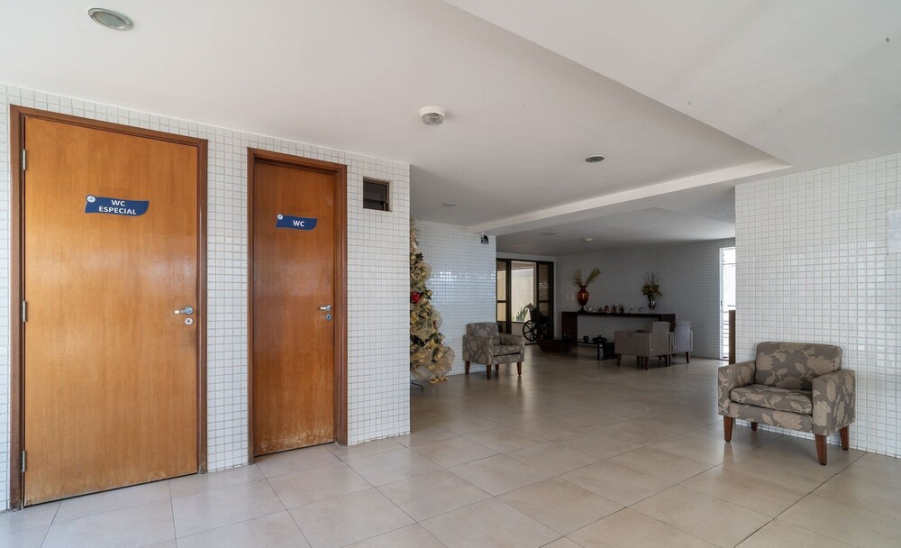 Apt in Condo one Block From the sea w Pool Hss0007