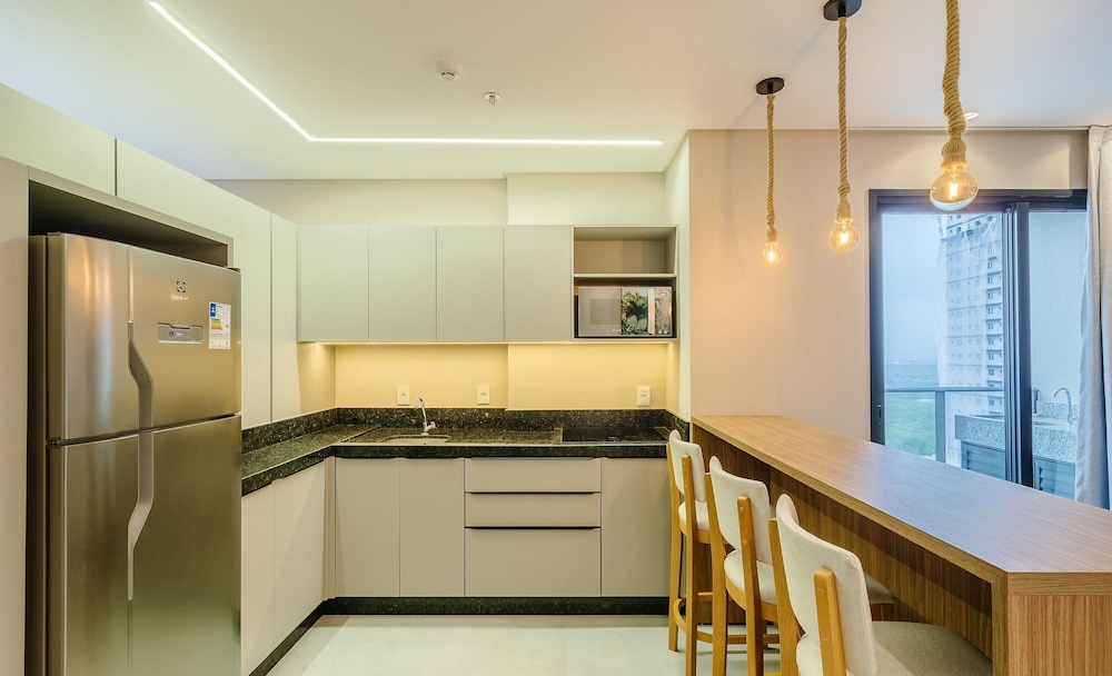 Your Exclusive Stay Just Steps From the sea in Meia Praia - FFS II