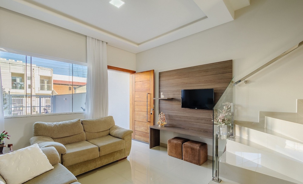 House With 2 Suites and Barbecue Lrm0226