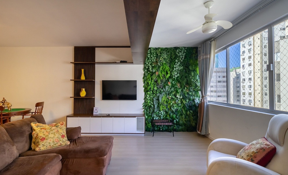 3 Bedroom Aprt w/ Suite 200m fr/ the Beach Ime1001
