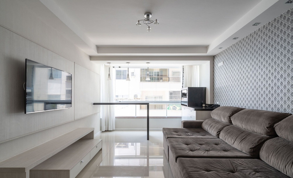 3BR apt 110m to Beach, Near BC Sights Drb0205