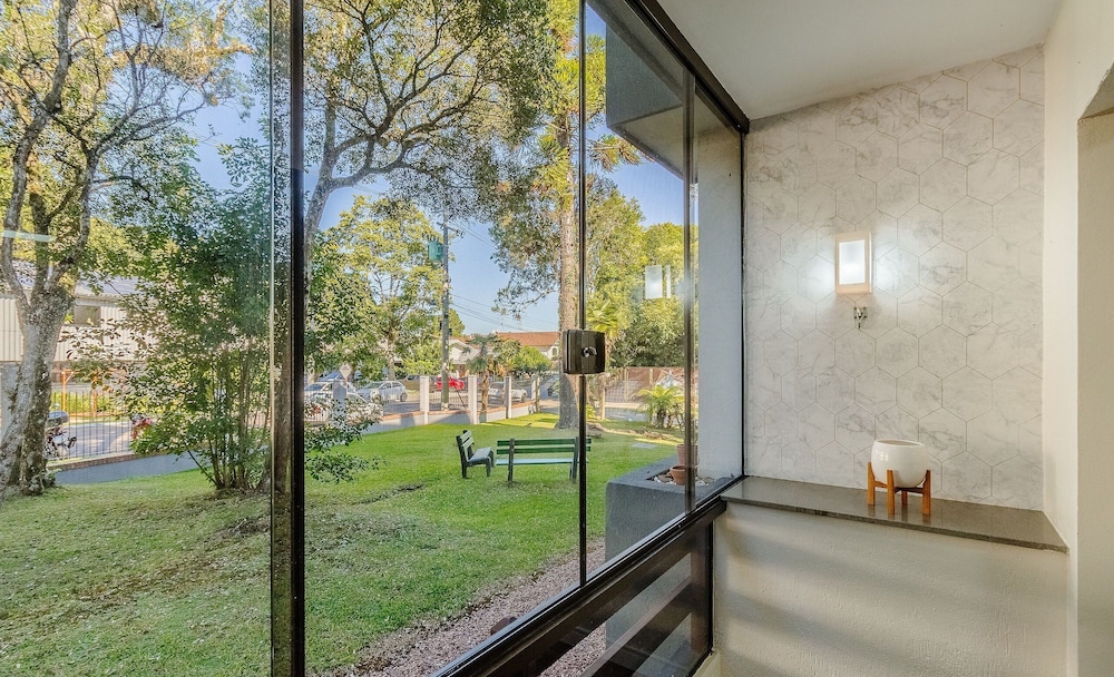 Spacious apt Winternal Fireplace in Gramado Avp105