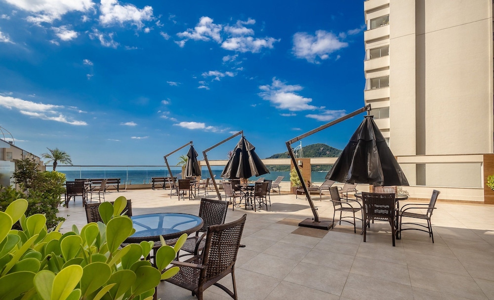 Beautiful Oceanfront apt Next to Brahma Cet603