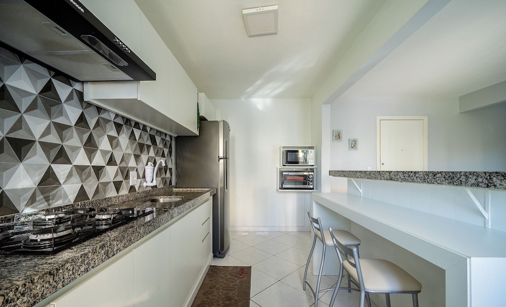 2BR apt 150m Beach Balneario Camboriu Esd143