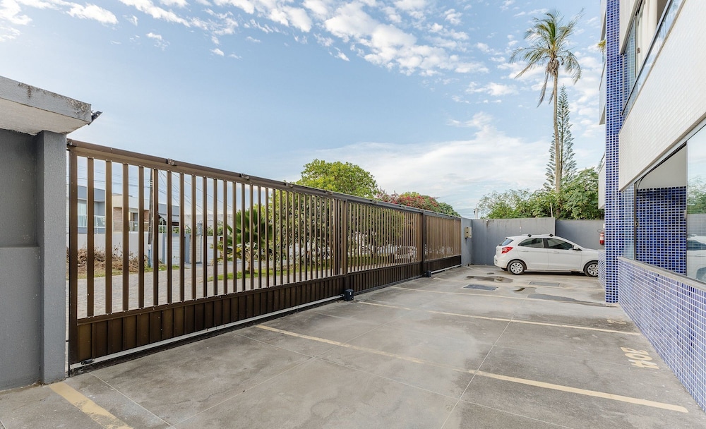 Apartment in Building With Swimming Pool Blt0007