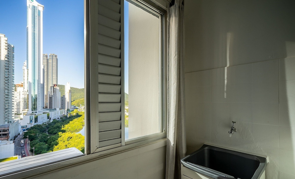 2BR apt 150m Beach Balneario Camboriu Esd143
