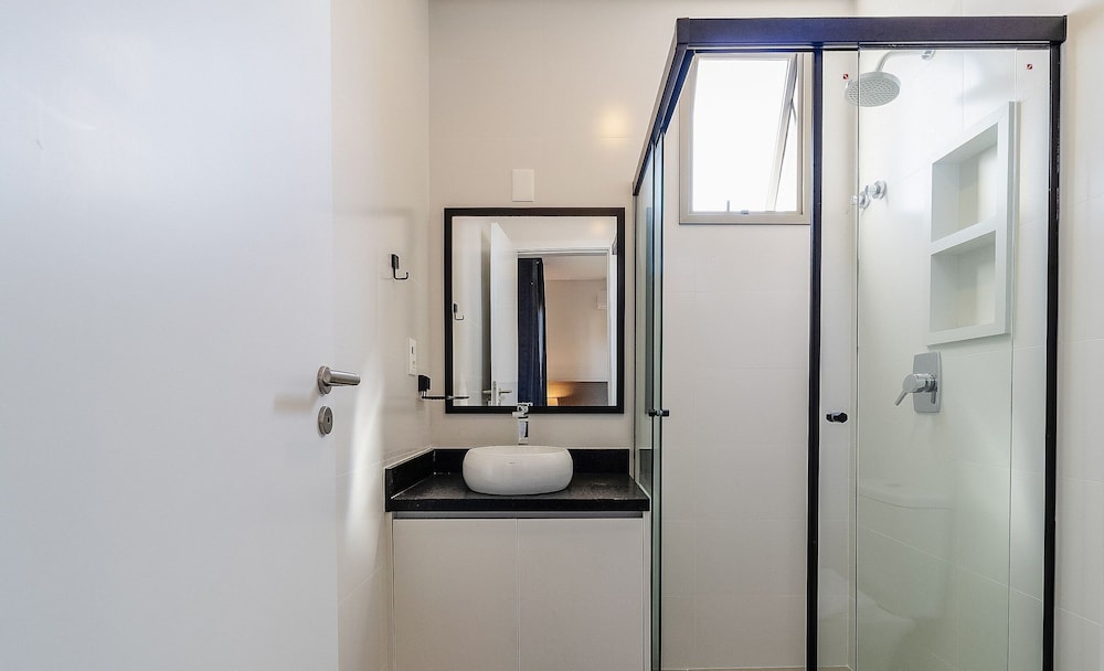Stay in a Building With a Pool, Gym, and Leisure - SSL