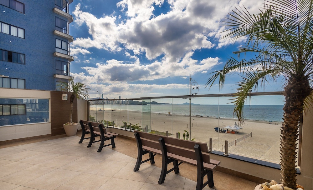 Beautiful Oceanfront apt Next to Brahma Cet603