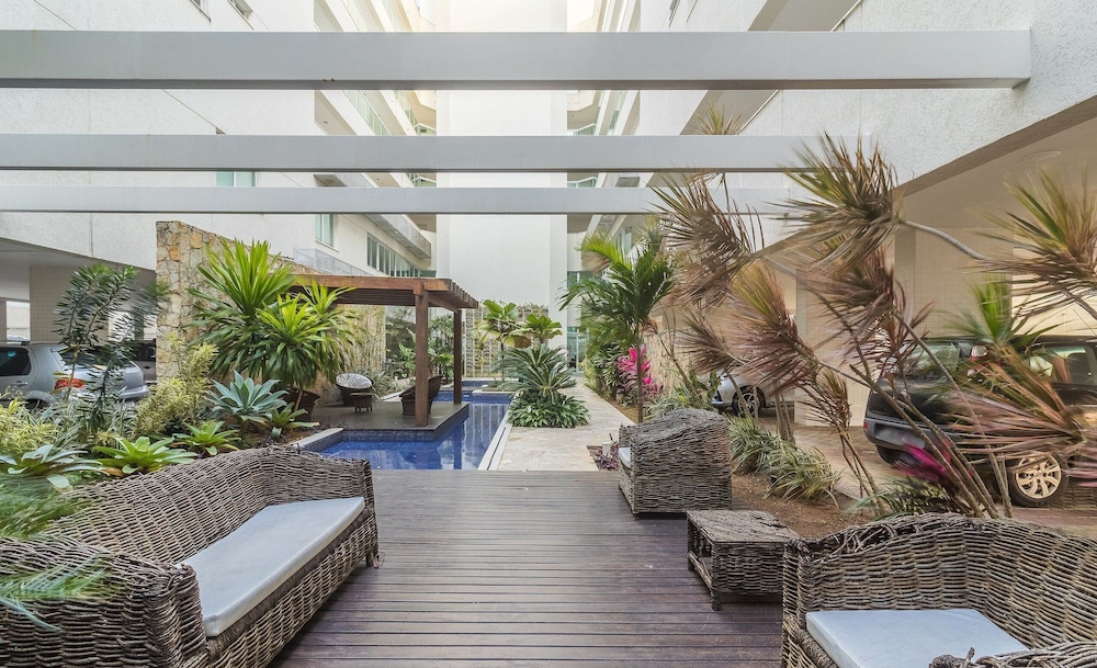 1 Bedroom Apartment in Oceanfront Condo Mnda0217