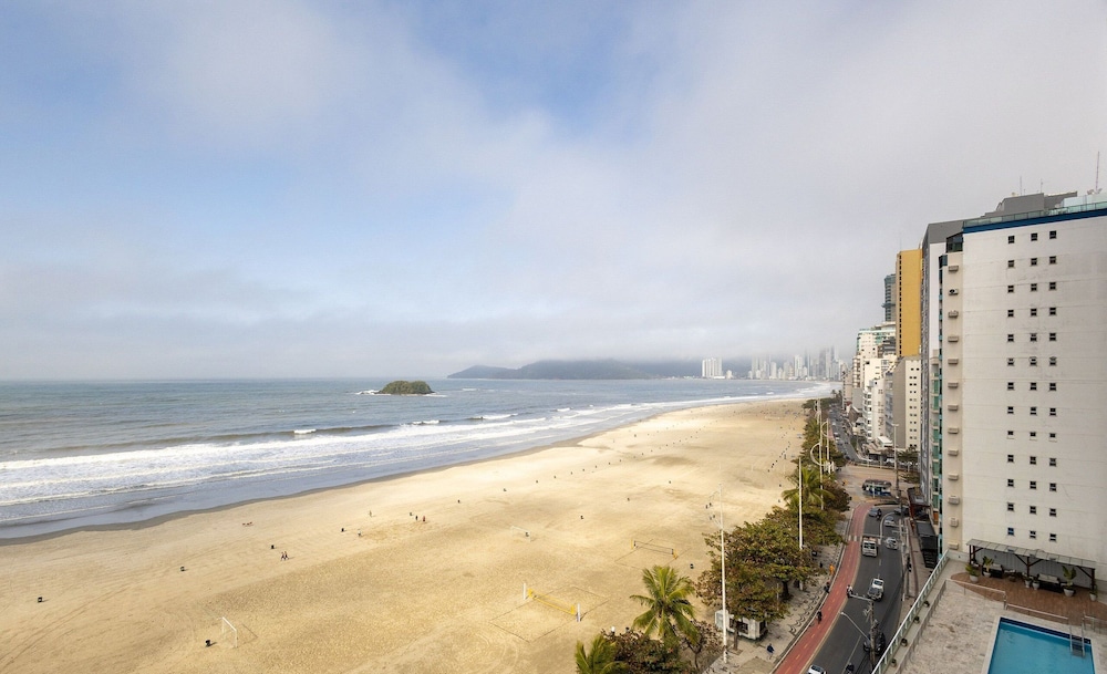 Apt w/ Balcony and Oceanfront View in BC - Ipc0901