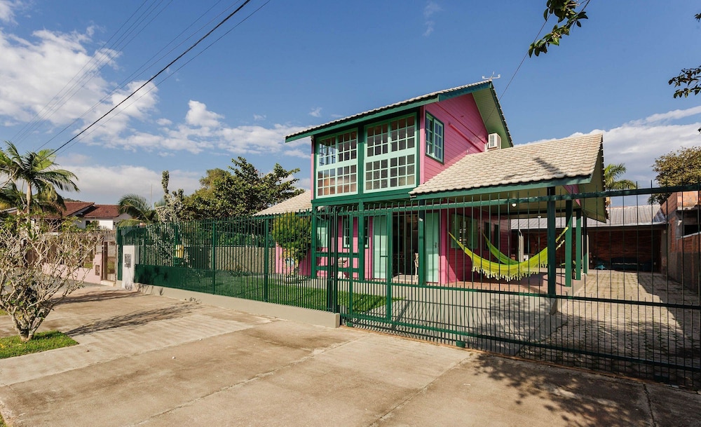 Pleasant Townhouse w/ BBQ 90m From the Sea Rdd657