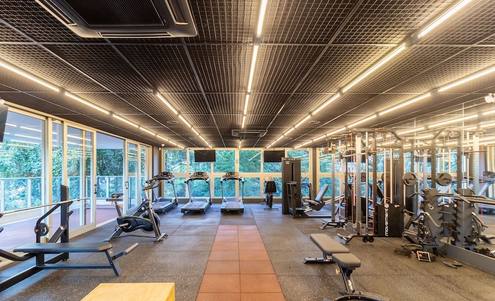 Stay in a Building With a Pool, Gym, and Leisure - SSL
