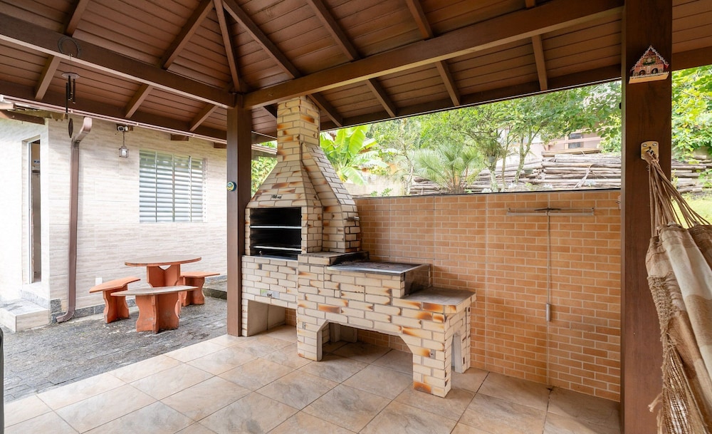 House w/ Barbecue 140m From the Beach Shd0071