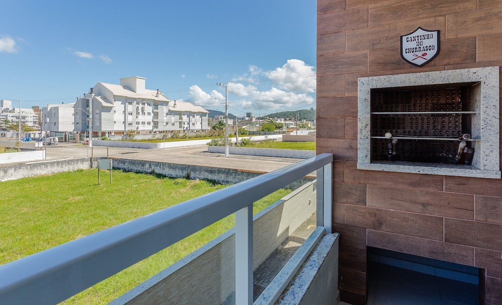 Cozy Apartment 5 Mi From the Beach, Floripa Ece104