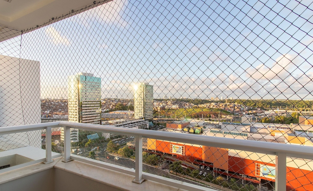 Accommodation With Pool, Sauna, and gym in the Heart of Salvador - AAP
