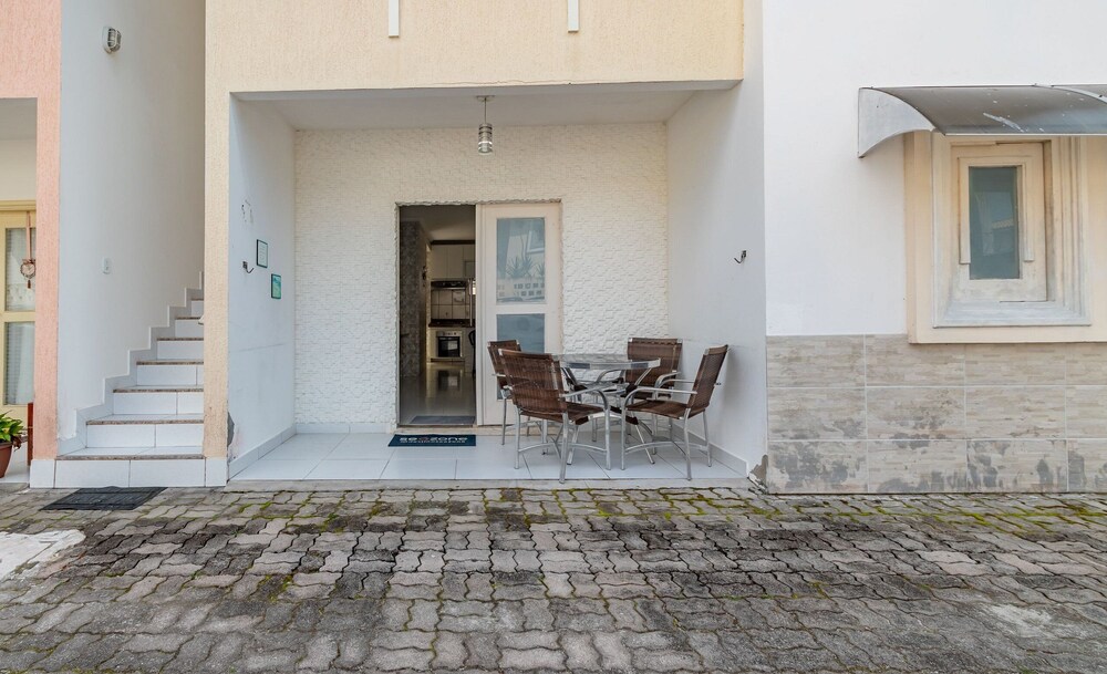 House With Pool and Barbecue Porto S. - BA Flo001