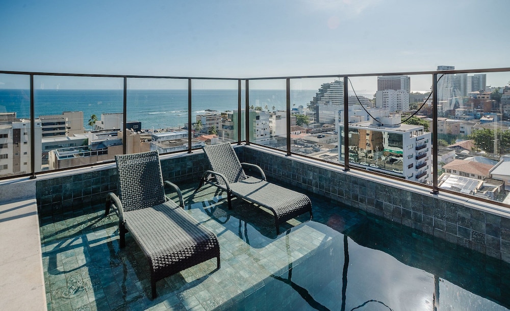 Apartamentos em Prédio c/Academia na Ondina-SSA-HOA