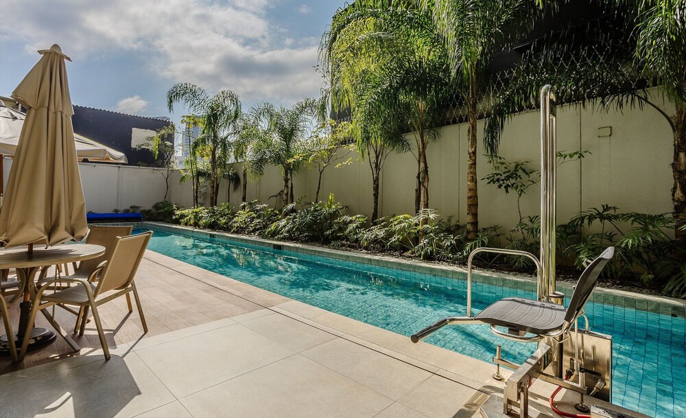 Complete Stay With Pool and gym Steps From the Metro in Pinheiros - SP - LOF
