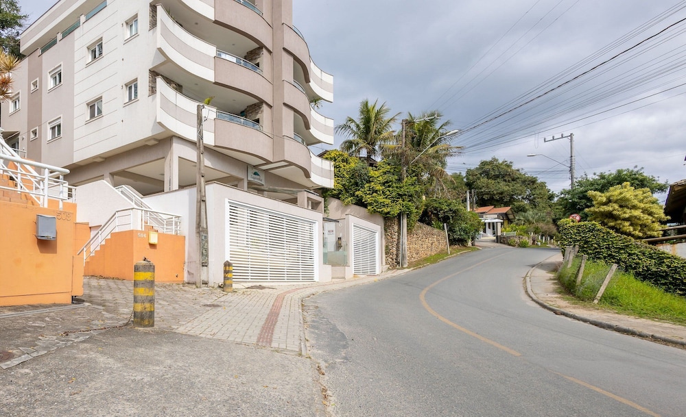 Sea View Apartment w Barbecue in Bombinhas Lga0201