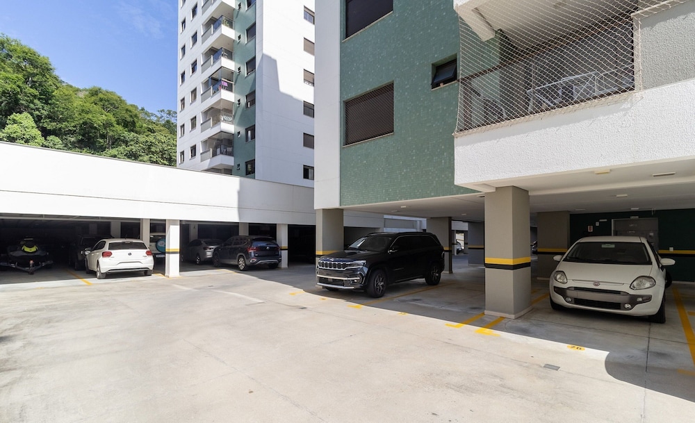 Full Apartment With Amazing View! Lrc0703