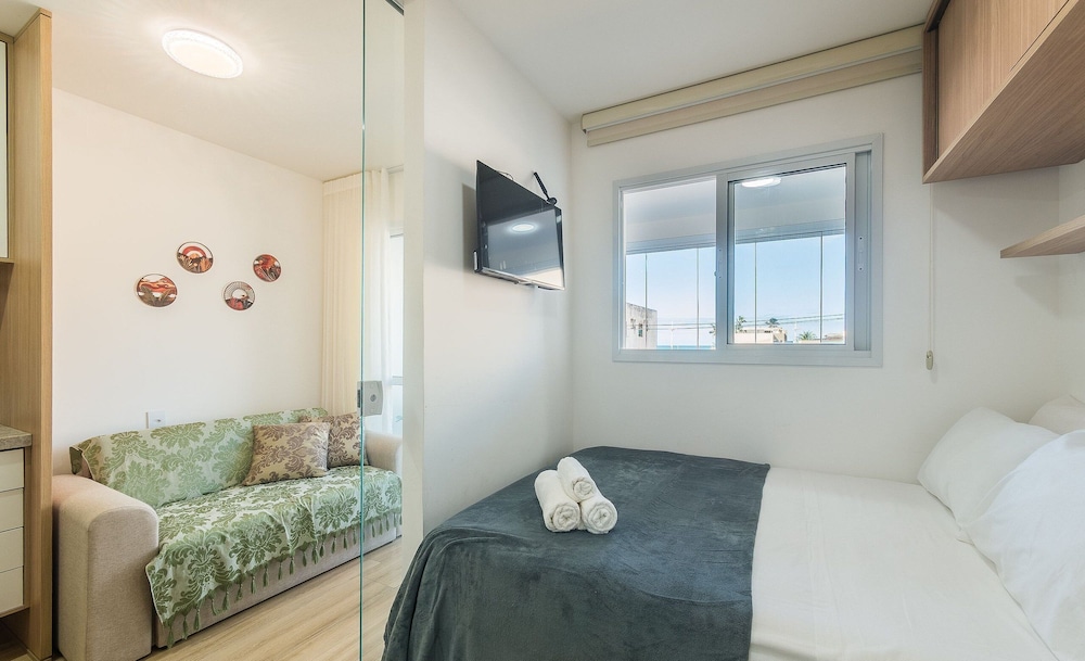 Condo. w/ Pool and Gym 70 m From the Beach - SMA