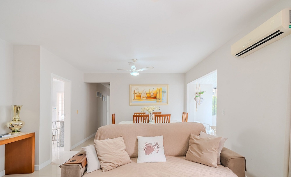 3 Bedroom apt 300m fr the Central Beach BC Idn0402