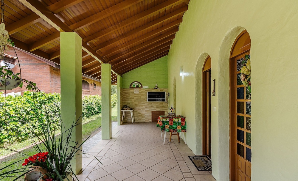 House With Barbecue in Gramado Rje0980