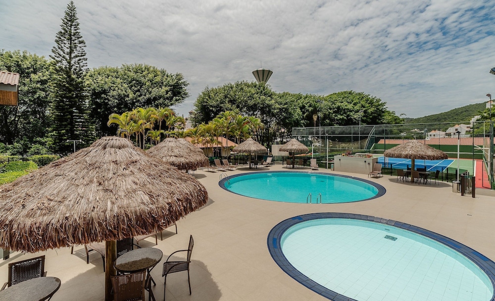 Apt 300m From the Charming Praia Brava Ccu203