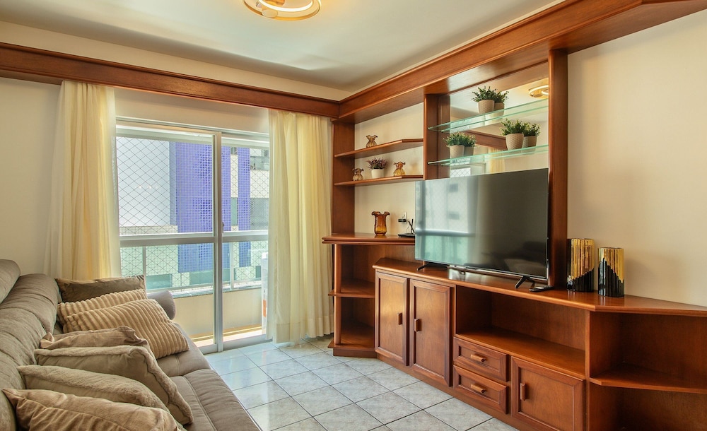 3BR Apt w/ Balcony 100m From Beach Evz0601