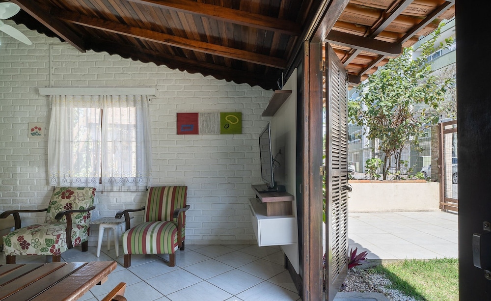 3BR House 230m From Beach w/ BBQ & Grg Rgv115