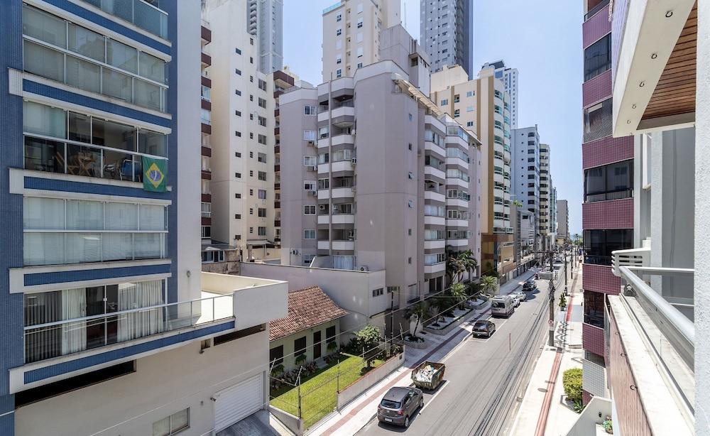 2 Bedroom apt 350m fr the Beach, BC Center Btr0302