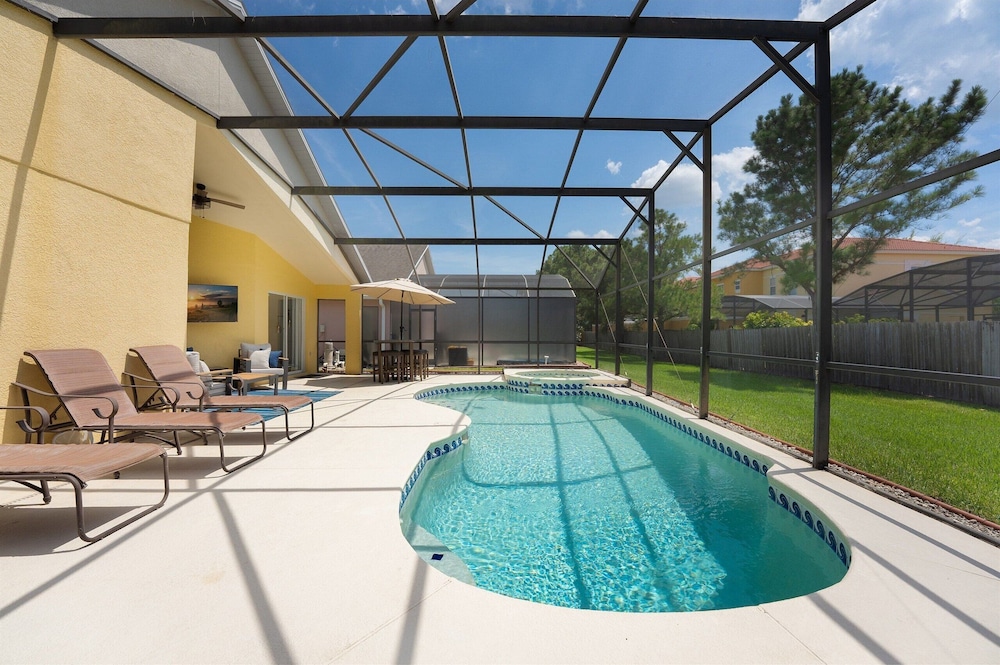 Carpet-free 4BR w/ Pool, 2 Master Bds, Near Disney