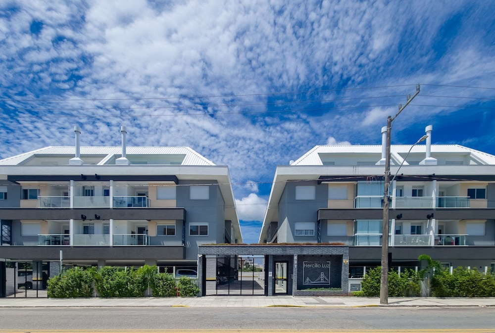 Comfort and Pool Near the Beach - Rhl0302