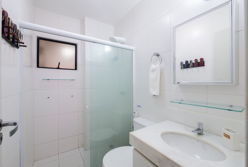 Condominium With Gym and Pool in Guarajuba - Camacari GSH